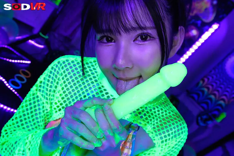 【VR】【8K】BLACK LIGHT LOTION SEX 【ブラックライトローションセックス】（13dsvr02019｜SODクリエイト）のサンプル画像2