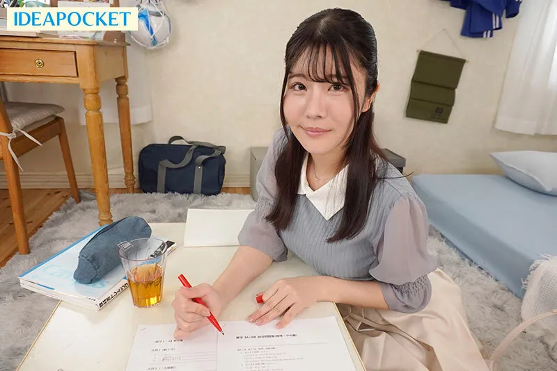【VR】初体験は、突然に。服が汚れて唐突に脱いだ…オトナの、女性の、カラダ。圧倒的な美しさに時が止まった。奥ゆかしい家庭教師の美桜センセイに童貞を預けることにした。 坂井美桜（ipvr00379｜アイデアポケット）のサンプル画像2