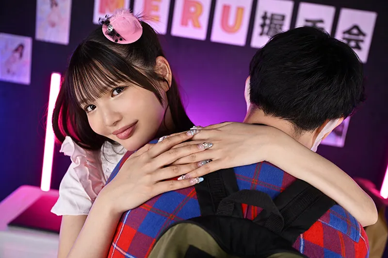 【VR】【8K】異次元過激ファンサービス！今「挿れれる」アイドルMeruのペニ膣握手会に参加した。 佐藤愛瑠（kiwvr00918｜こあらVR）のサンプル画像2