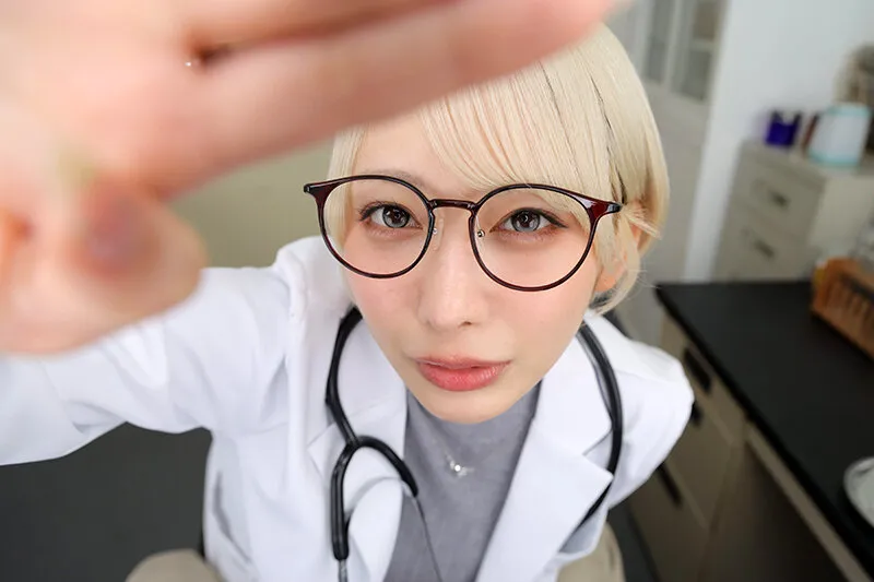【VR】薬学部の准教授に風邪の新薬を投与されると…なぜか勃起がとまらない！？ 何度抜いてもガン立ち状態の僕に謝罪と射精を繰り返すザー汁まみれ治験。 弥生みづき（savr01163｜KMPVR-彩-）のサンプル画像7