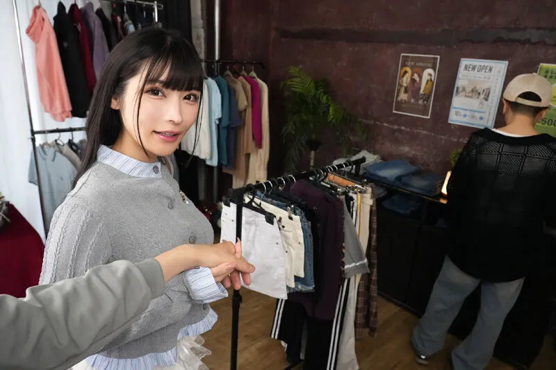 【VR】試着中にノーパン生挿入服屋でカノジョと羞恥プレイに目覚めてしまい店内デートした日。 胡桃さくら（savr01192｜KMPVR-彩-）のサンプル画像3