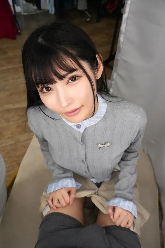 【VR】試着中にノーパン生挿入服屋でカノジョと羞恥プレイに目覚めてしまい店内デートした日。 胡桃さくら（savr01192｜KMPVR-彩-）のサンプル画像7